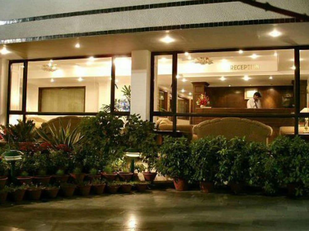Hotel Vaibhav Varanasi Exterior photo