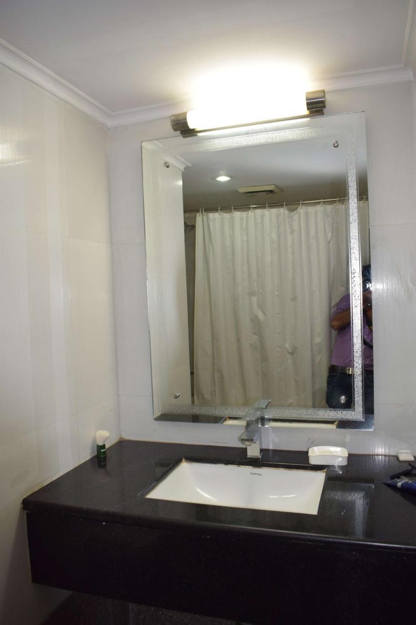 Hotel Vaibhav Varanasi Exterior photo