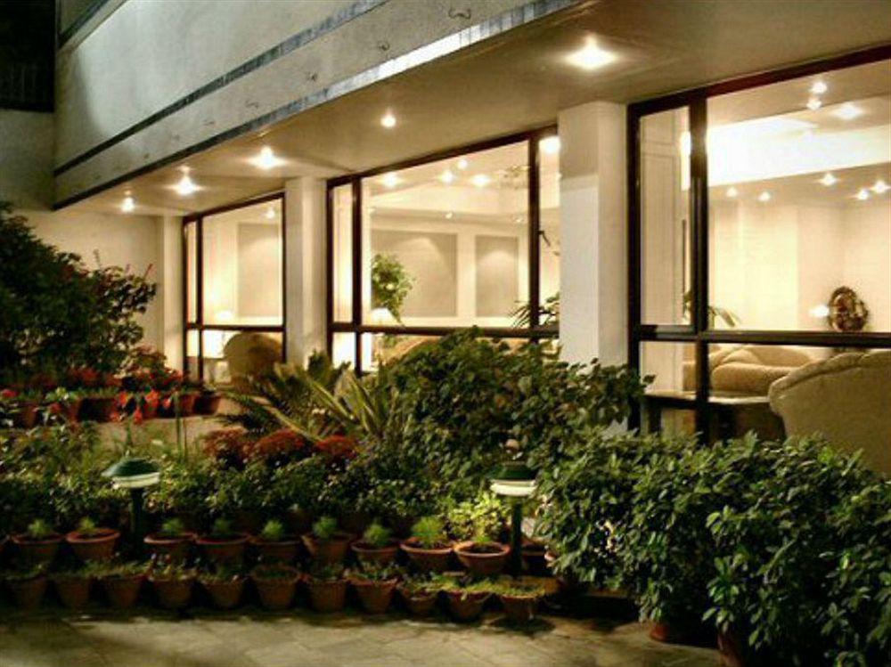 Hotel Vaibhav Varanasi Exterior photo